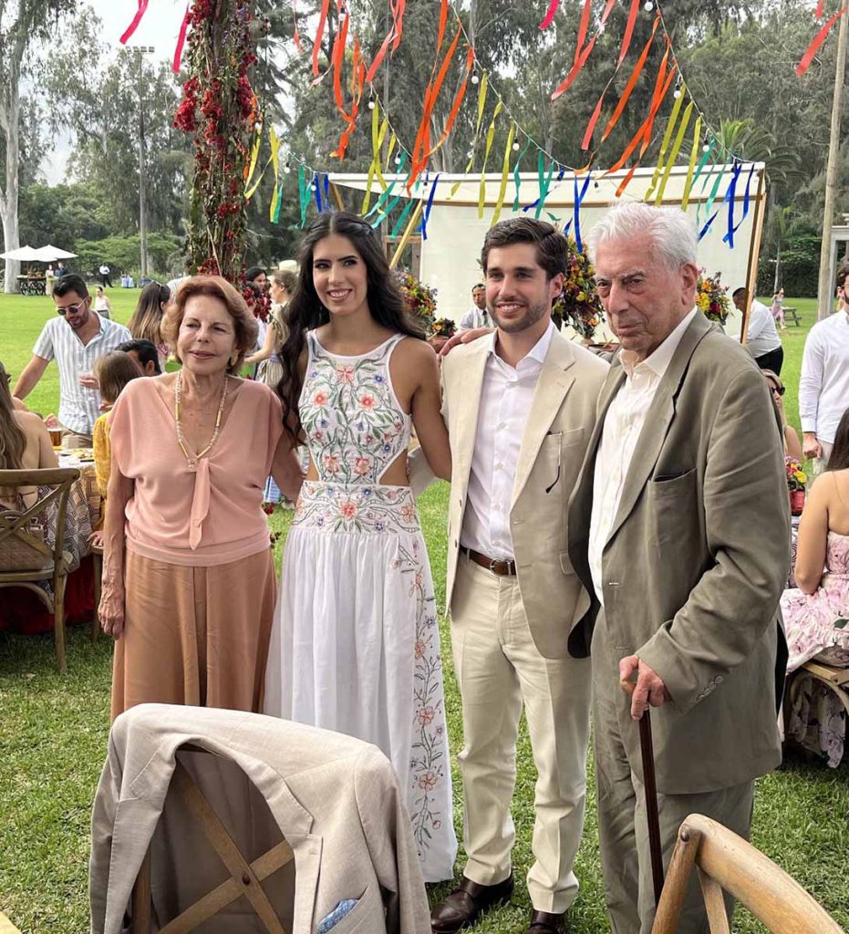 Mario Vargas Llosa, hospitalizado por covid