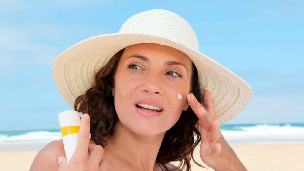 Las 6 mejores cremas solares de cara para pieles maduras