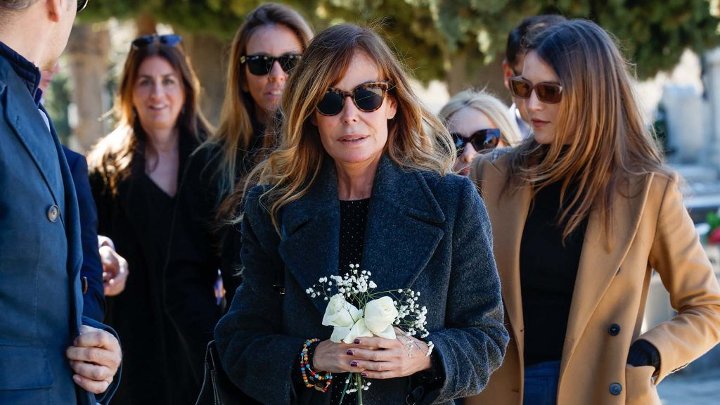 Las palabras de Lara Dibildos tras el entierro de su madre: "Ella es única"