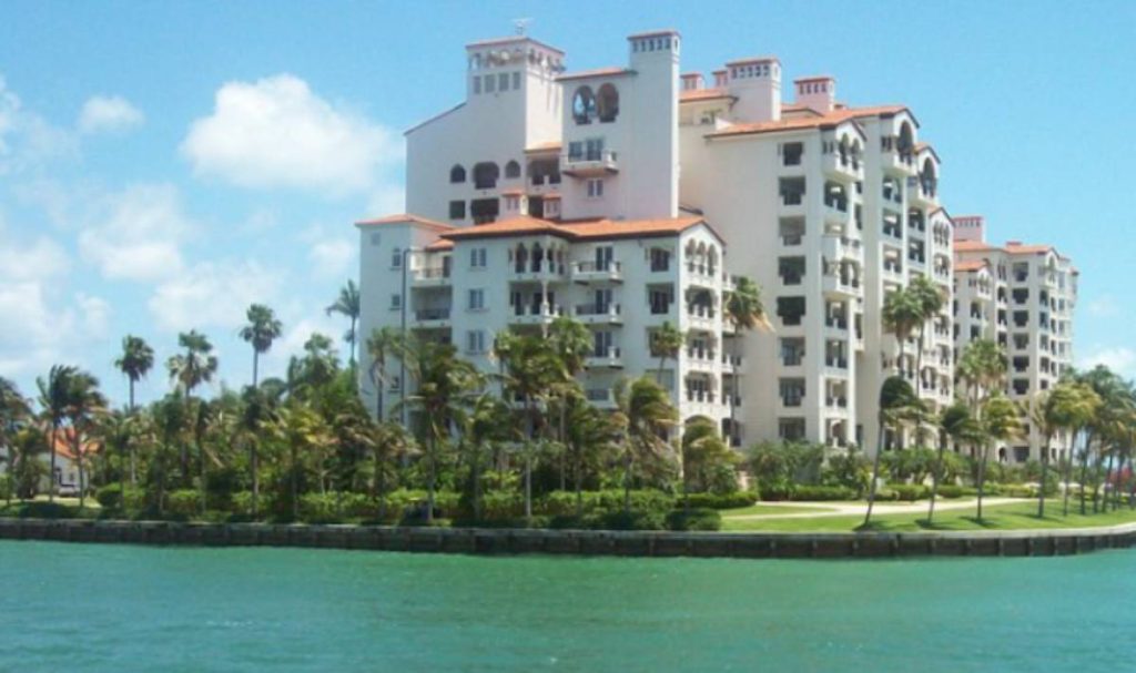 Así es la exclusiva isla de Fisher Island en Miami, donde Shakira busca nueva casa