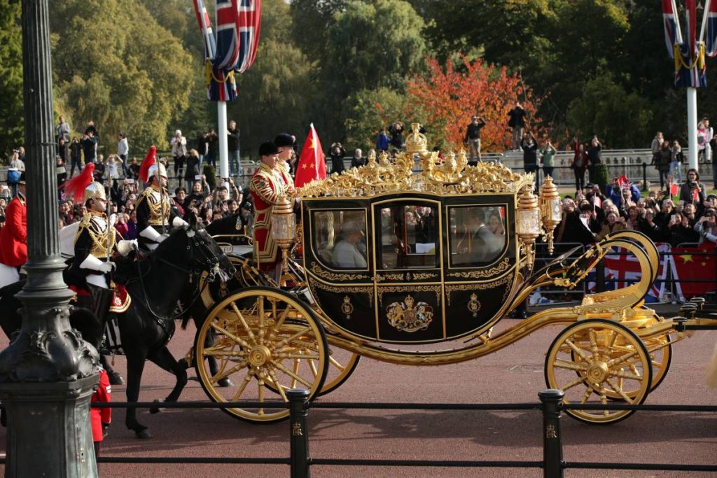 Un detenido tras una explosión en el Palacio de Buckingham a cuatro días de la coronación de Carlos III