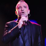 EL CANTANTE EROS RAMAZZOTTI DURANTE LOS PREMIOS ONDAS 2012 EN BARCELONA