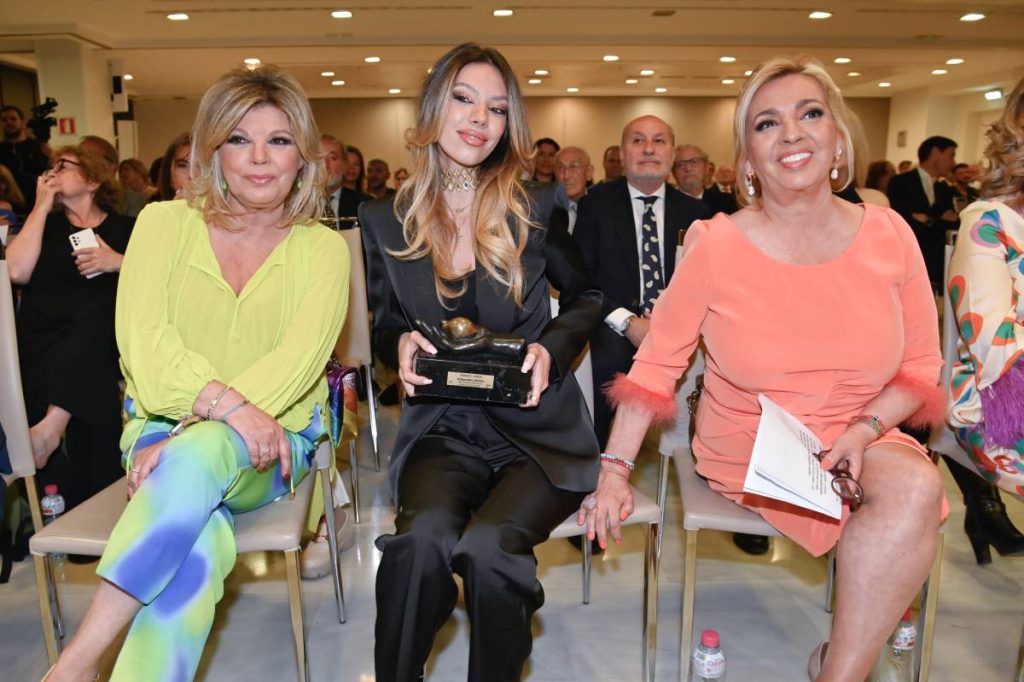 Terelu traiciona a Carmen Borrego