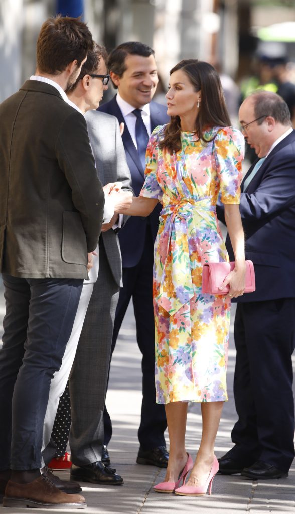 La Reina Letizia estrena en Córdoba el vestido florido más deseado (y a buen precio) de la primavera