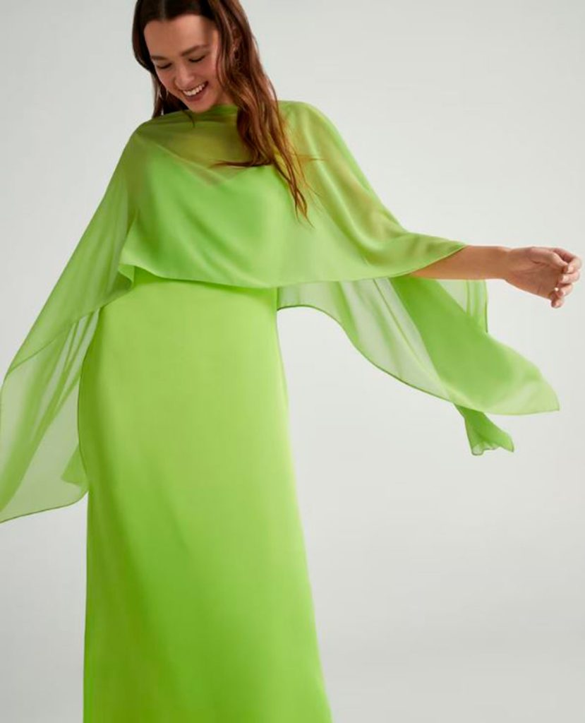 Verde lima, el color ideal que rejuvenece para las invitadas de más de 50: ficha estos seis vestidos