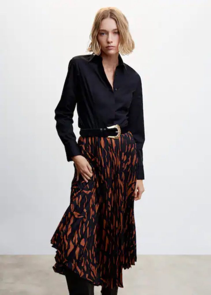 Atrévete con la falda de leopardo de Nuria Roca, una prenda llamativa y juvenil para llevar a los 50