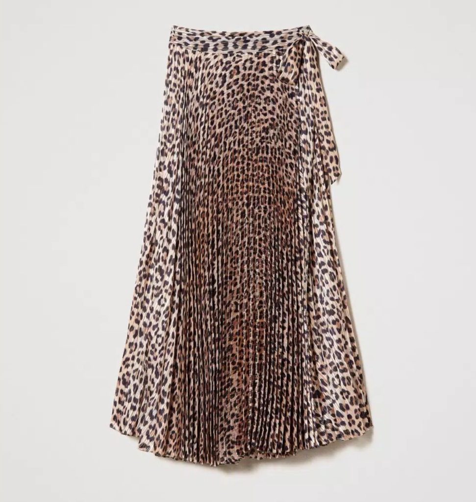 Atrévete con la falda de leopardo de Nuria Roca, una prenda llamativa y juvenil para llevar a los 50