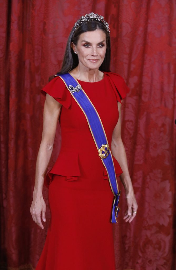 La Reina Letizia recupera la Tiara Floral (su favorita) en el Palacio Real