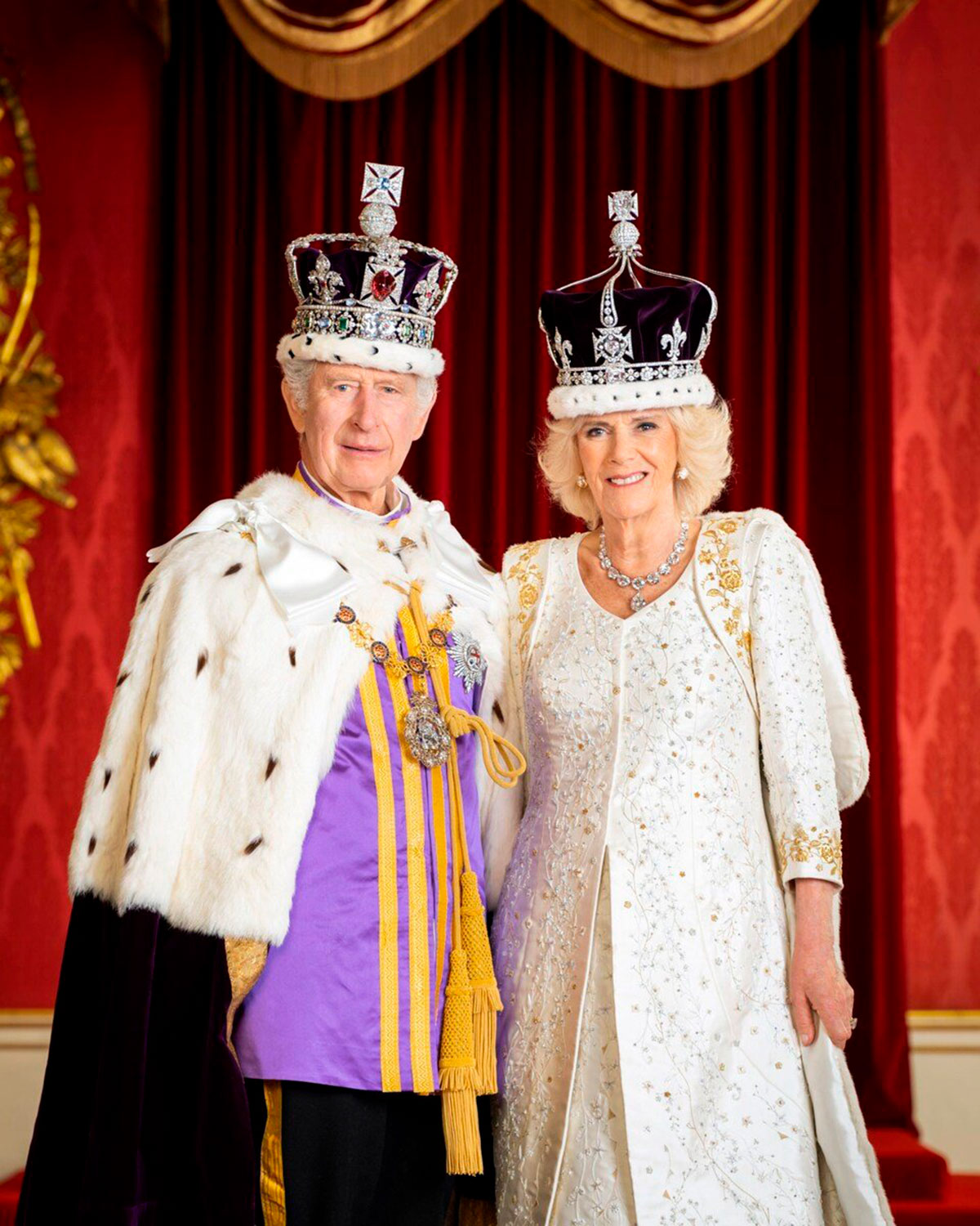 Buckingham facilita los posados oficiales de Carlos III (ni rastro de Harry)