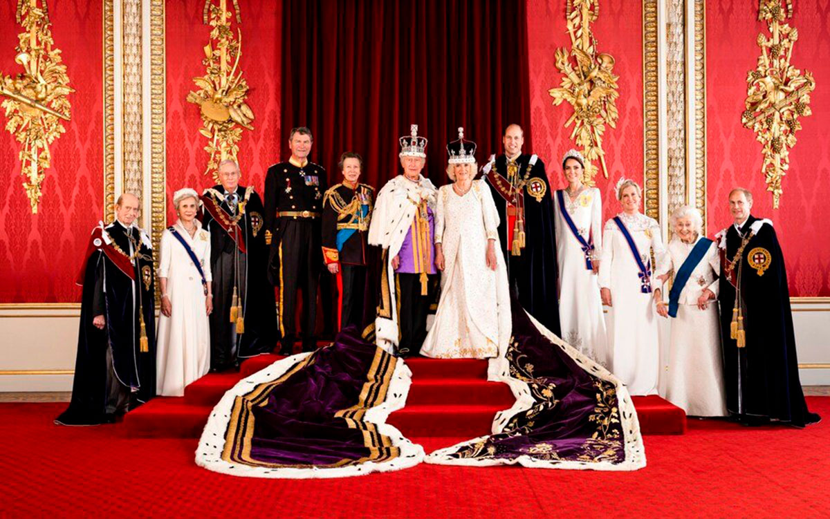 Buckingham facilita los posados oficiales de Carlos III (ni rastro de Harry)