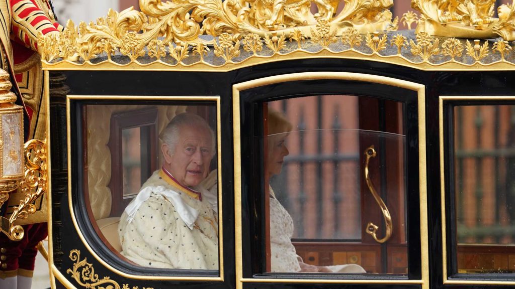 Carlos III y su vídeo cabreado con Guillermo el día de la Coronación revolucionan las redes sociales