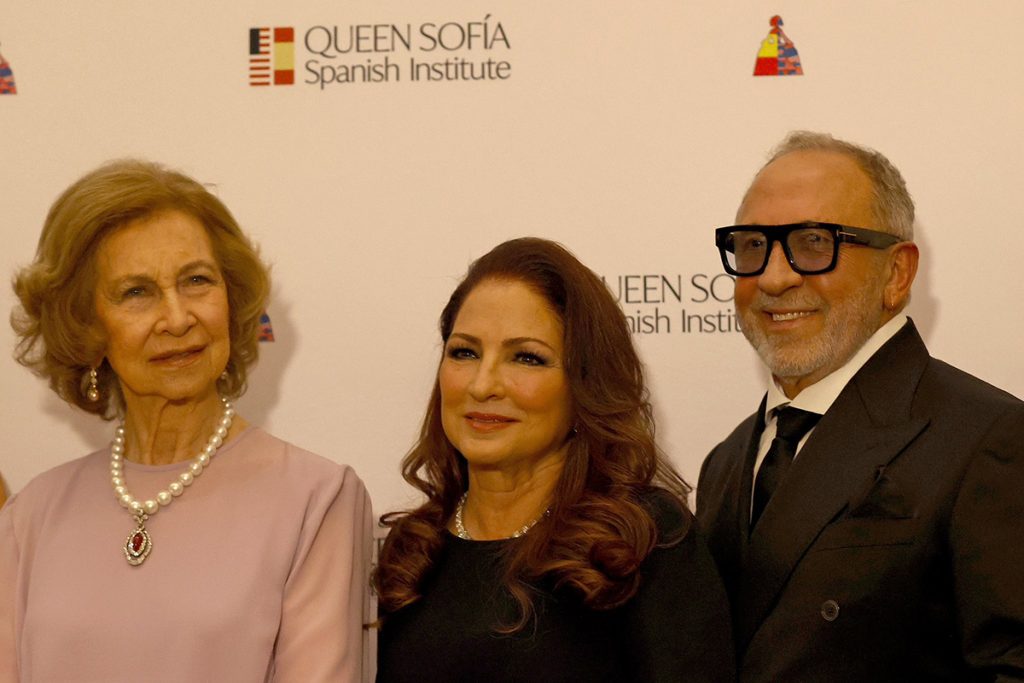 El increíble collar de rubí de la Reina Sofía heredado de su madre brilla en Estados Unidos