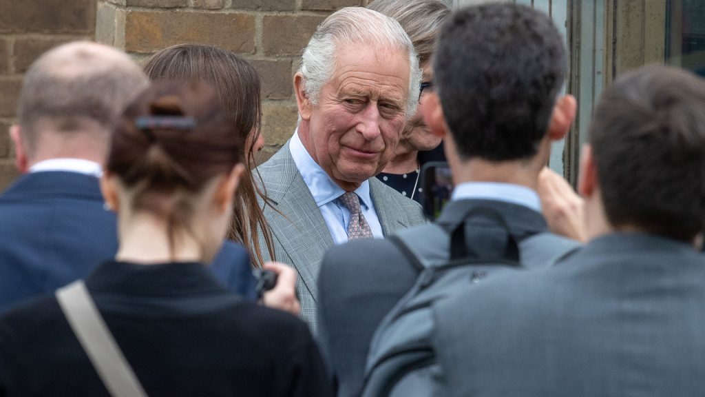 Carlos III se aprieta el cinturón: sus medidas para reducir gastos en la corona británica