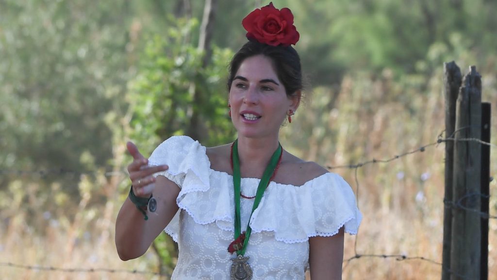 Lourdes Montes, la flamenca más guapa de El Rocío con un traje de su firma de moda