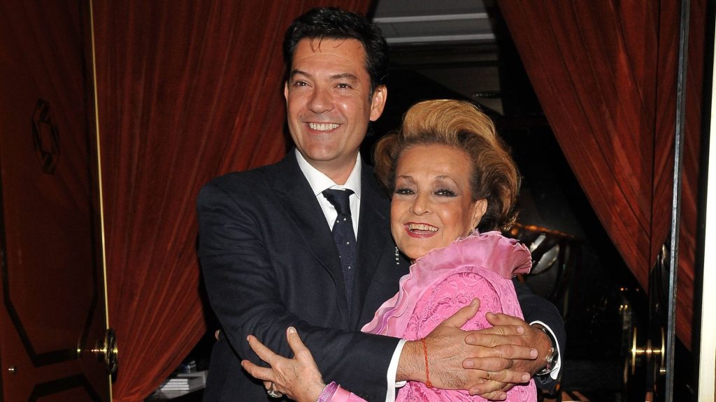 Carmen Sevilla, con su hijo Augusto Algueró (Foto: GTRES)