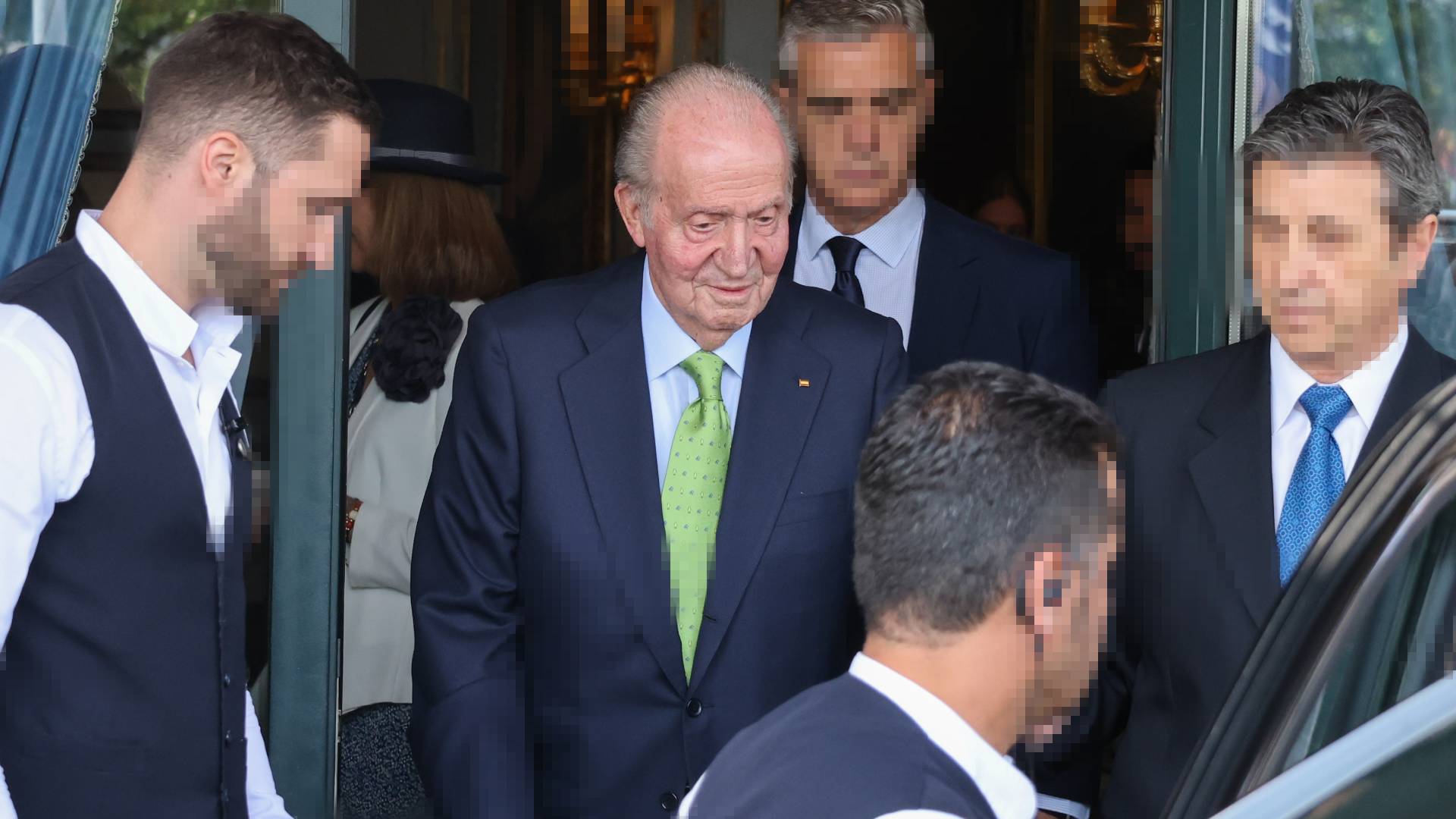 El Rey Juan Carlos vestido de traje.