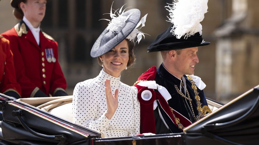 Kate Middleton enamora con un vestido de lunares calcado de Letizia