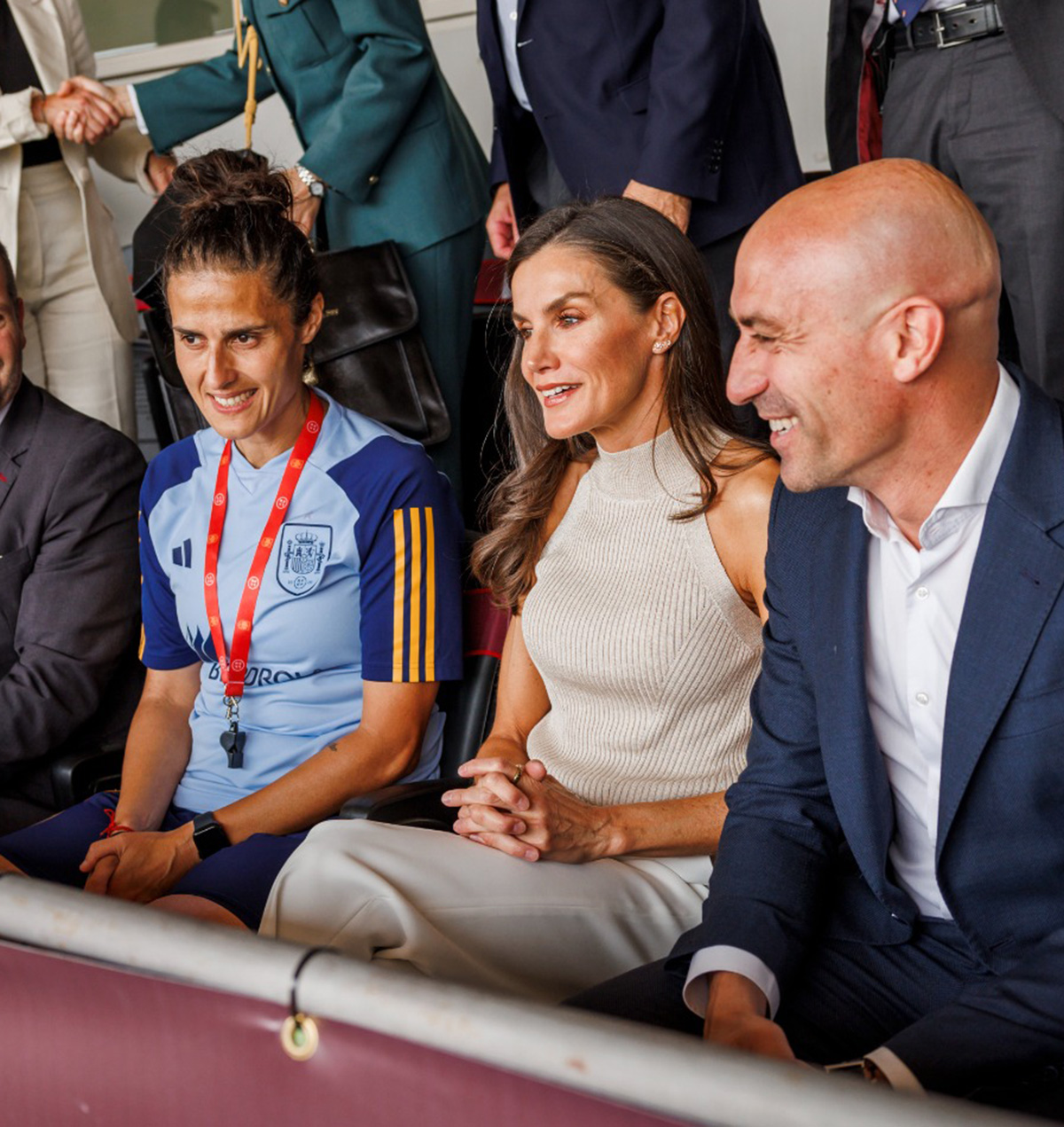 La Reina Letizia visita a la selección femenina española de futbol