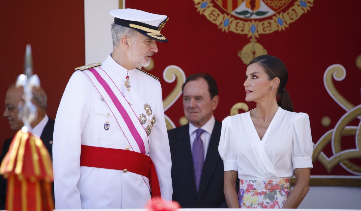 La Reina Letizia y el Rey Felipe en el Día de las Fuerzas Armadas.