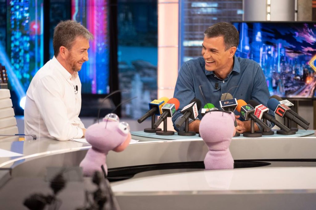 Las hormigas de Antena 3 preguntan a Pedro Sánchez en 'El Hormiguero'