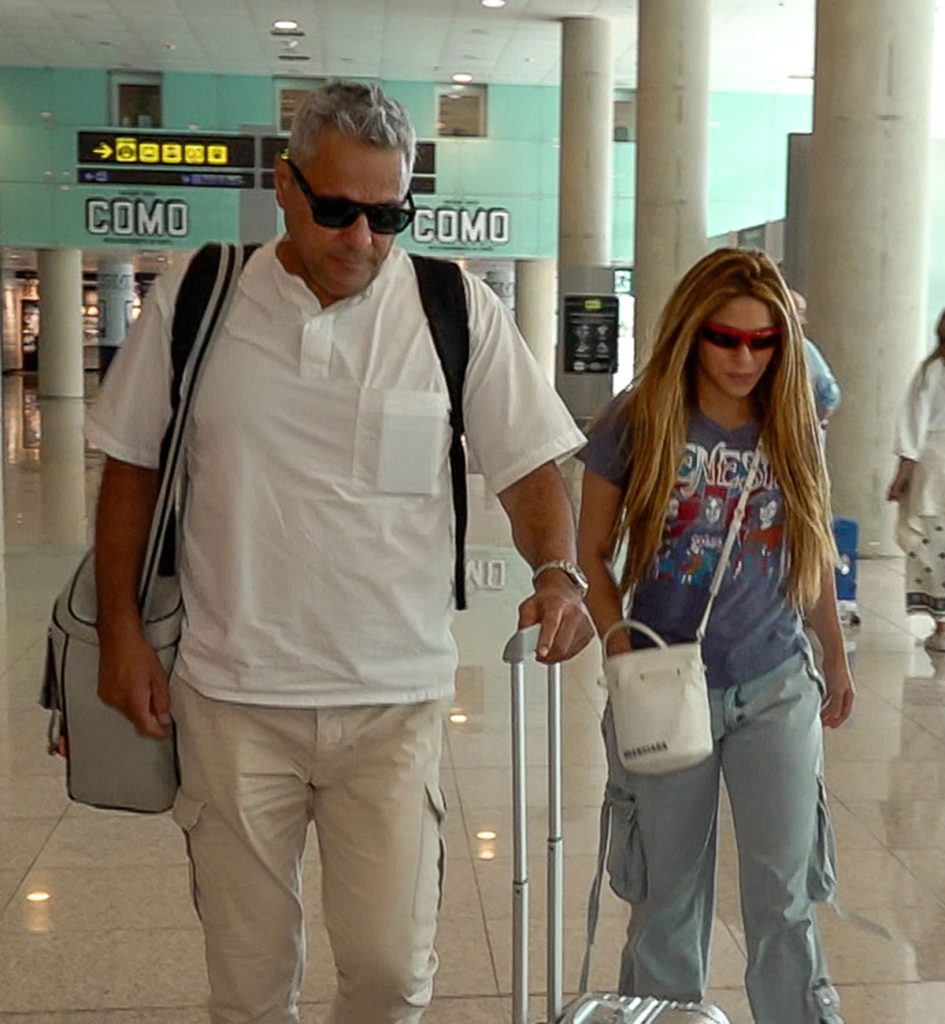 Shakira viaja a Colombia para acompañar a su padre, William Mebarak, en su operación de hidrocefalia