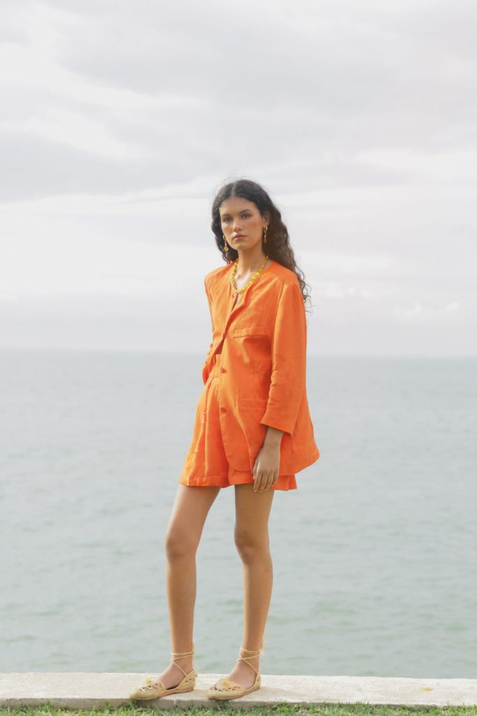 Victoria Federica resplandece como nunca con este traje de bermuda en naranja flúor