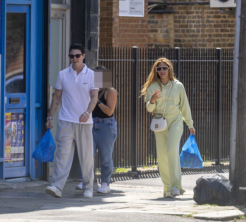 David Stewart y Shakira paseando por Londres.