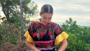 Flores 3D y crochet: la original apuesta de Alba Díaz para triunfar en sus vacaciones
