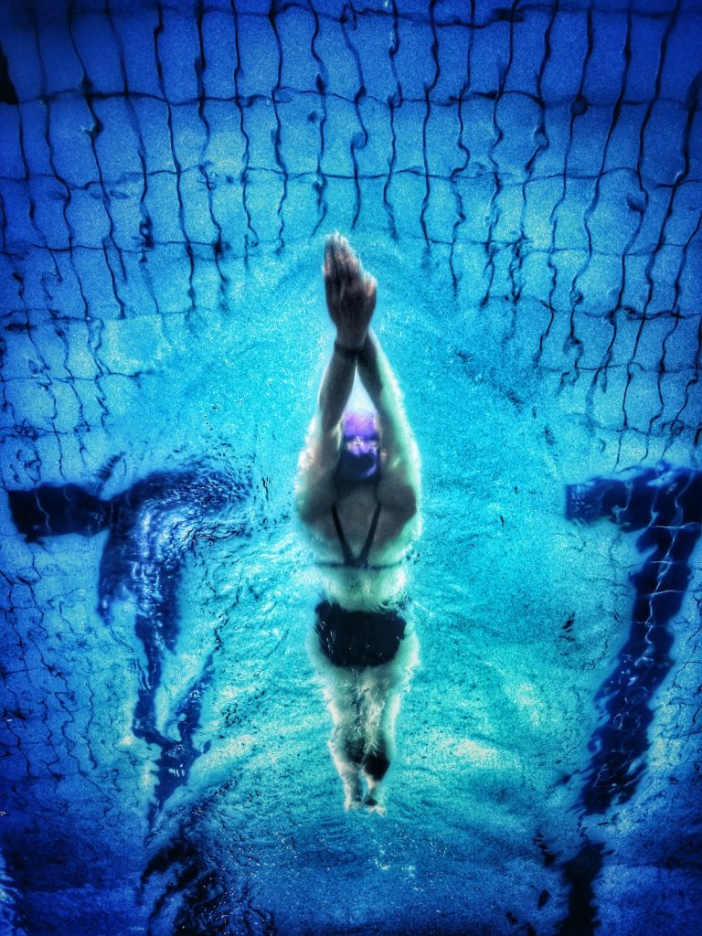 Nadar es uno de los ejercicios más completos.
