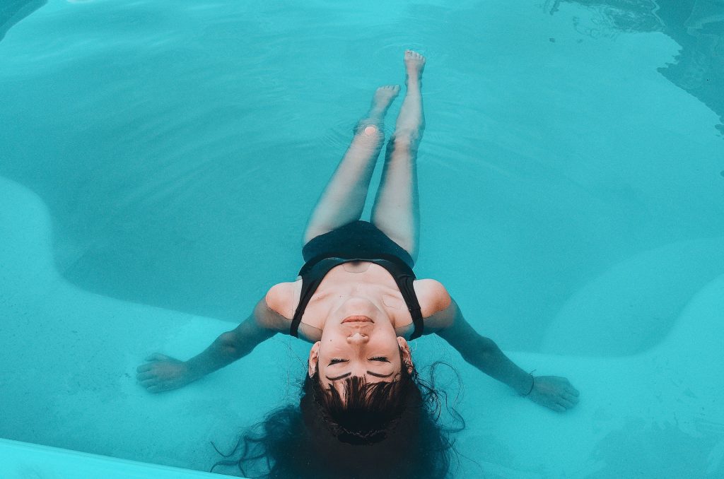 Ejercicios para ponerte en forma en el agua en menos de 20 minutos