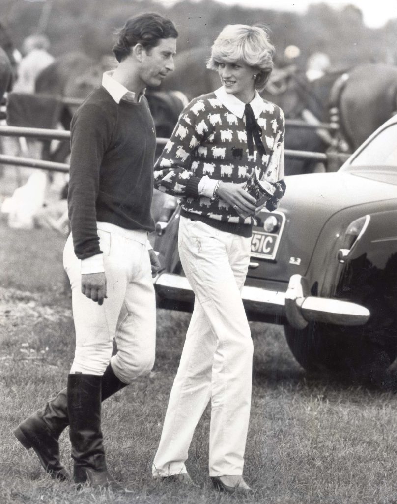 La Princesa Diana y el entonces Príncipe Carlos en un partido de polo.