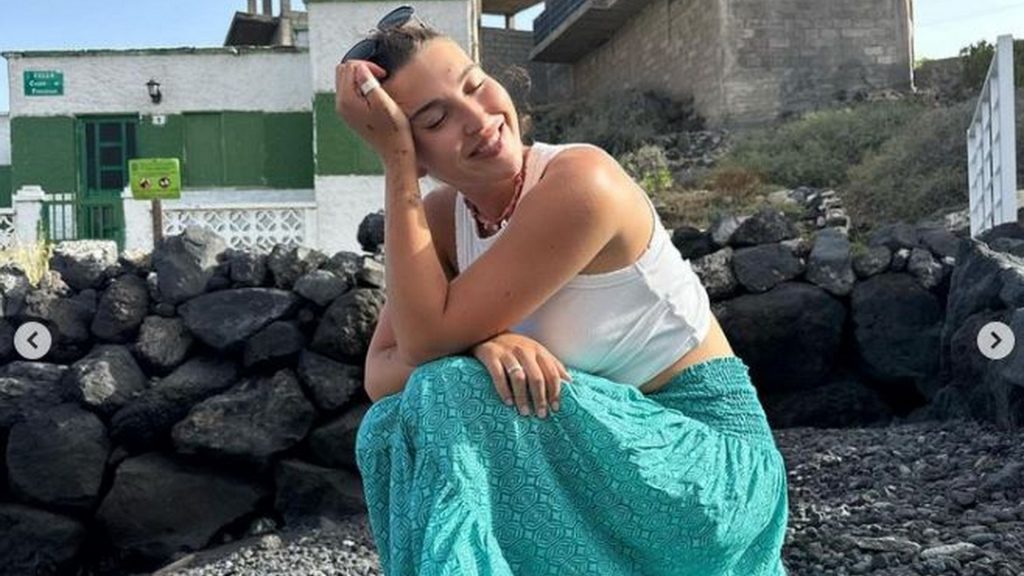 Alba Díaz agota la maxifalda turquesa más bonita y rebajada de Zara que esperamos volver a ver en tienda