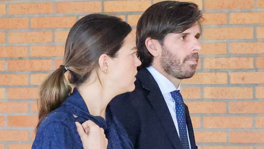 Álvaro Falcó y el resto de familiares y amigos dan el último adiós a Marta Chávarri