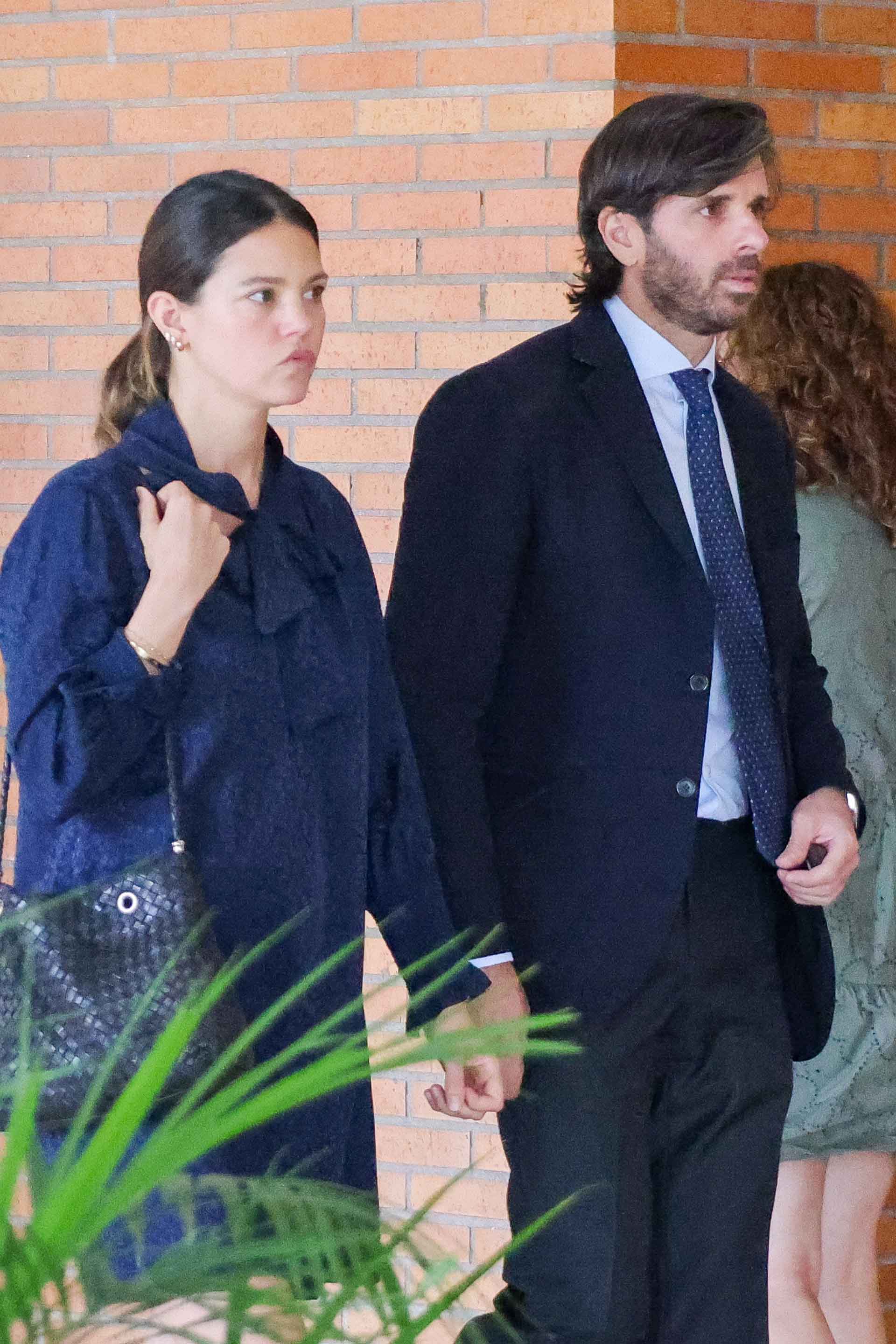 Álvaro Falcó e Isabel Junot durante el funeral de Marta Chávarri