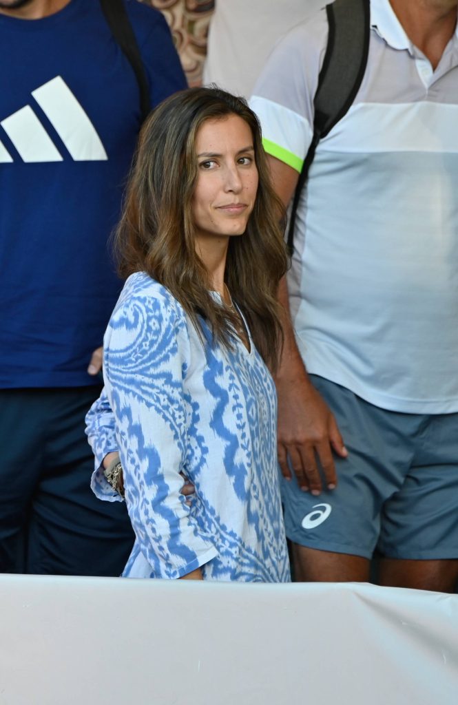 Ana Boyer con un vestido en un partido de tenis