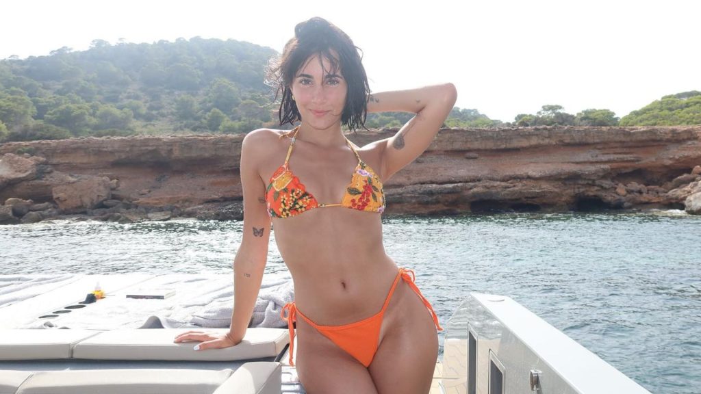 El espectacular posado de Aitana en bikini con el que inaugura sus vacaciones de verano