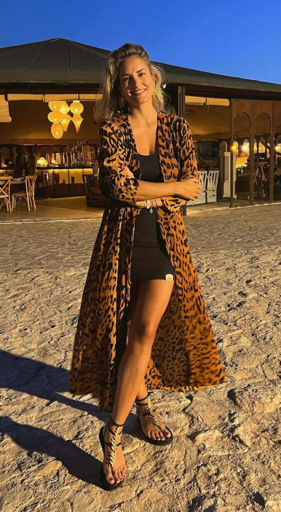 Alba Carrillo con su prenda de leopardo 