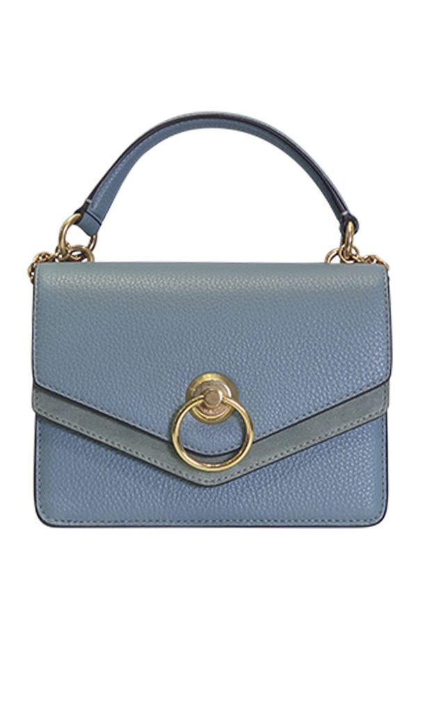 cartera sofisticada en azul de kate la princesa de gales