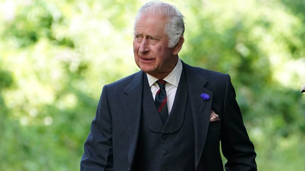 El rey Carlos, obligado a mudarse a Buckingham y a pagar millones por ello