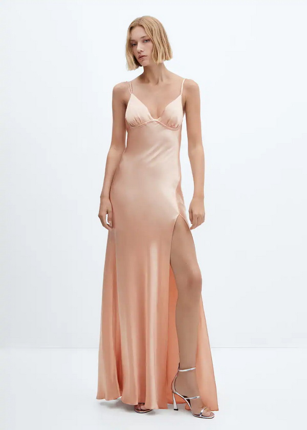 Este vestido de la nueva colección de Mango refleja la delicadeza y el refinamiento característico de la tienda