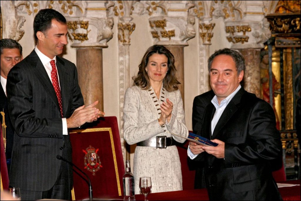 Felipe IV y Letizia con Ferran Adrià