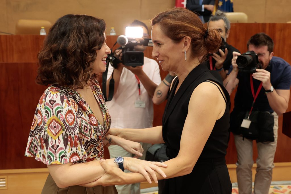 Isabel Díaz Ayuso y Mónica García en la Asamblea de Madrid.