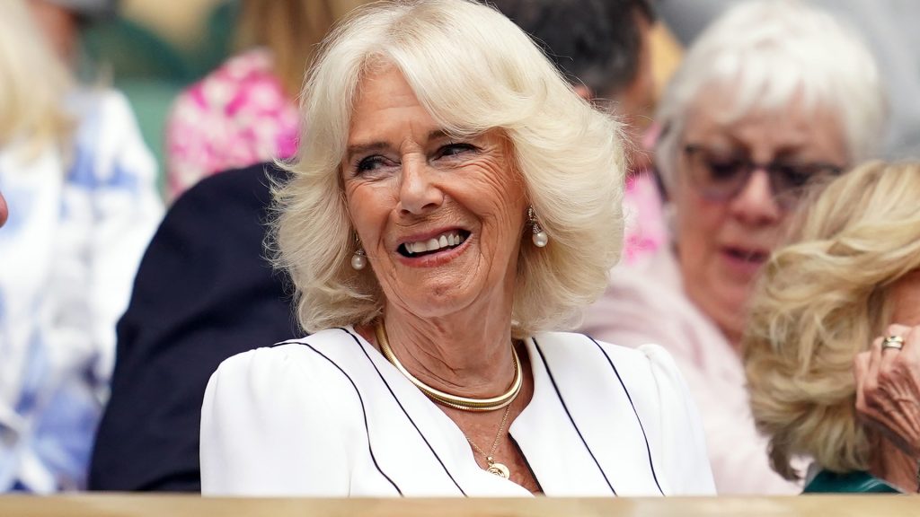 La reina Camilla revela su trabajo secreto con su típico humor británico