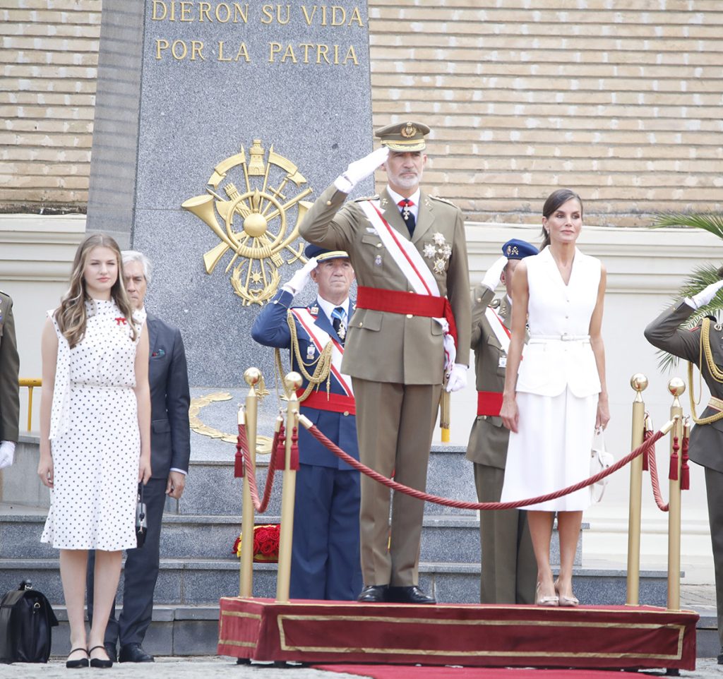 Los Reyes y la Princesa Leonor han presidido la entrega de los Reales Despachos de Empleo de la Academia Militar de Zaragoza