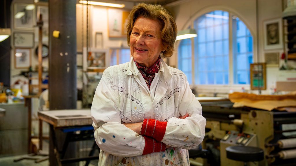 La reina Sonia de Noruega cumple 86 años ¡hecha una artista!