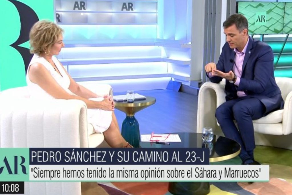 Ana Rosa Quintana entrevista al Presidente de Gobierno, Pedro Sánchez, en los platós de Telecinco (Foto: Telecinco).