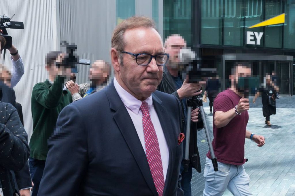 Kevin Spacey a la salida de los juzgados en Londres