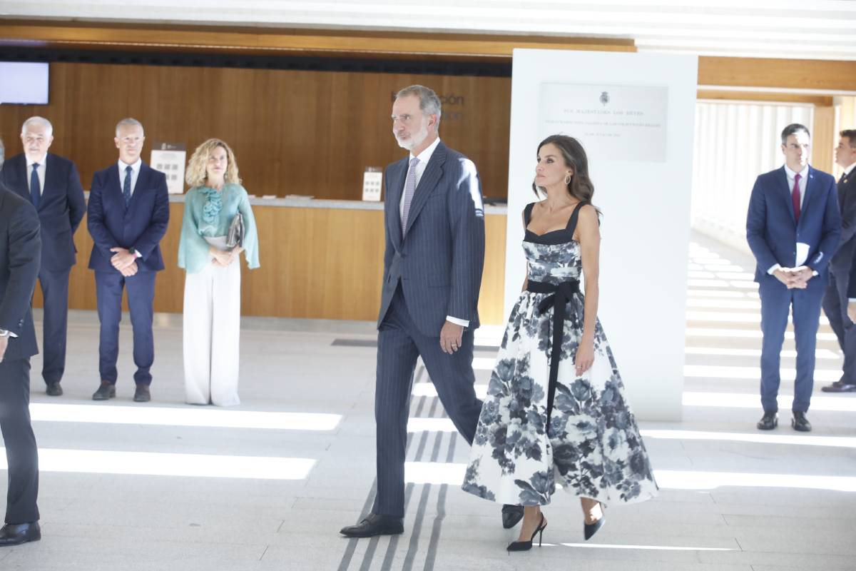 Felipe VI y Letizia a su llegada a las Colecciones Reales