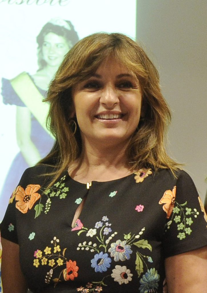 Beatriz Cortázar en la presentación de un libro.