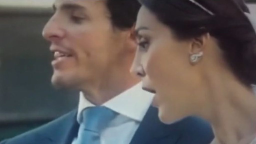 Se filtra el vídeo del momento en el que arde la sotana del cura de la boda de Tamara Falcó e Iñigo
